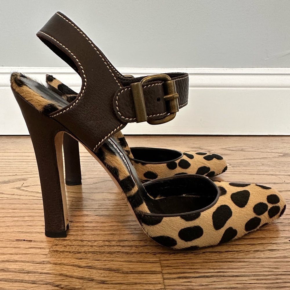 Manolo Blahnik Leopard Print Brown Heels